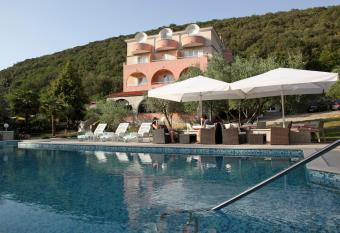 Hotel Carmen has Balcony rooms