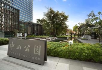 Days Hotel by Wyndham Singapore at Zhongshan Park allows 18 year olds to book a room