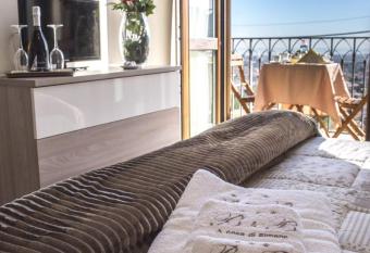 A casa di Simona has Balcony rooms