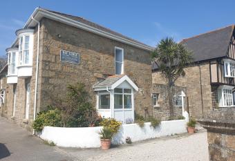 Bay Lodge has Balcony rooms