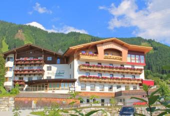 Barbarahof has Balcony rooms