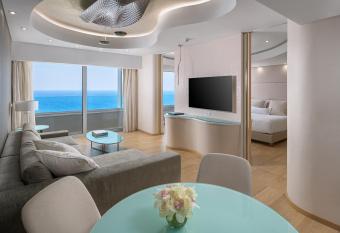 Rodos Palace Hotel has Balcony rooms