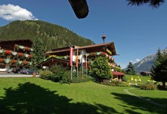 Hotel Almhof has Balcony rooms