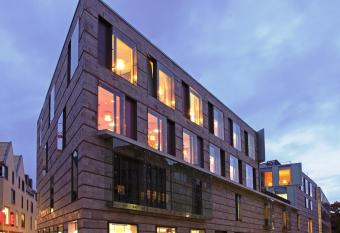 H4 Hotel M  nster allows 18 year olds to book a room