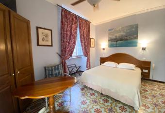 Hotel Central Bastia allows 18 year olds to book a room