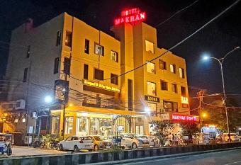 Hotel Makhan Residency has Balcony rooms