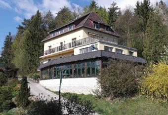 Landhaus Waldfrieden has Balcony rooms