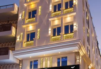 NASEEM HOTEL allows 18 year olds to book a room