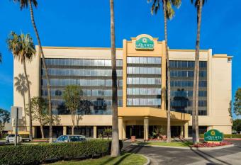 La Quinta Inn & Suites by Wyndham Buena Park allows 18 year olds to book a room