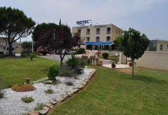 Les Mimosas allows 18 year olds to book a room