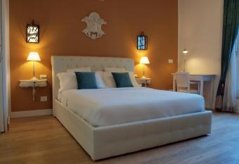 Cosmopolitan Central Rooms has Balcony rooms