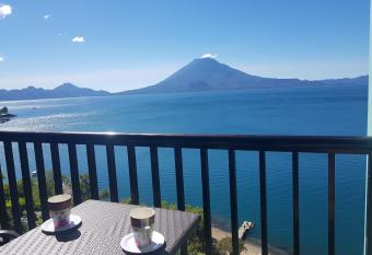 Sky view Atitl  n lake suites ,una inmejorable vista apto privado dentro del lujoso hotel has Balcony rooms