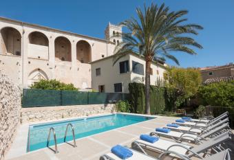 Sa Bisbal - Turismo de interior allows 18 year olds to book a room