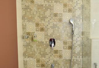 De Falcon Goa Beach Resort allows 18 year olds to book a room