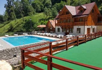 izvor bazeni vrela has Balcony rooms