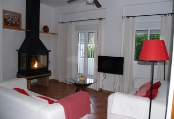 Casa de Abajo allows 18 year olds to book a room