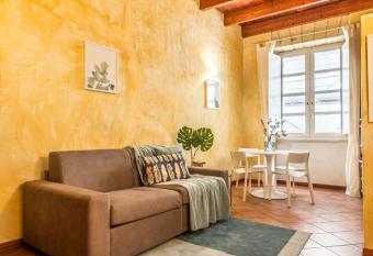 Design Apartments Sassari-Largo Cavallotti allows 18 year olds to book a room