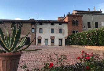 Corte Ramedello allows 18 year olds to book a room