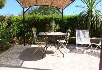 La Pergola de la Plage allows 18 year olds to book a room