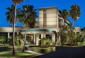 DoubleTree by Hilton Palm Beach Gardens has Balcony rooms