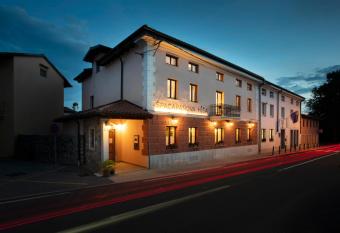   pacapanova hi  a has Balcony rooms