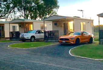 Crows Nest Tourist Park has Balcony rooms