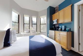 Cozy Downtown Boston Studio, #45 allows 18 year olds to book a room