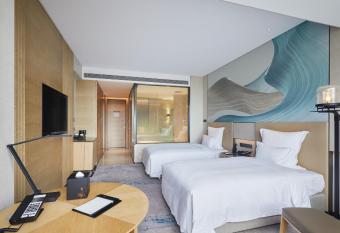 Pullman Shanghai Qingpu Excellence has rooms with a private hot tub