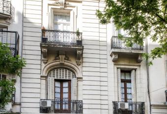 Patios de Recoleta allows 18 year olds to book a room