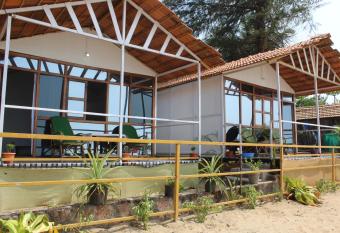 Mountain Palm patnem beach has Smoking/Balcony rooms