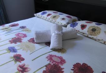 ArtRoom in appartment allows 18 year olds to book a room