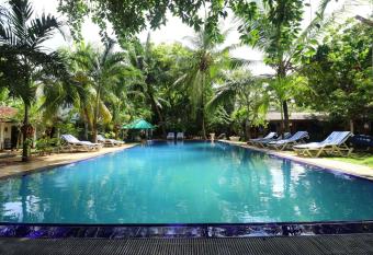 Hotel Susantha Garden has Balcony rooms