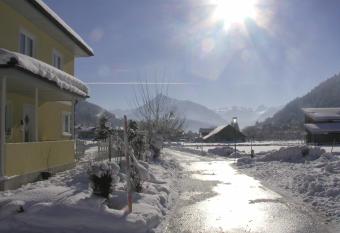Haus Pfeiffenberger has Balcony rooms