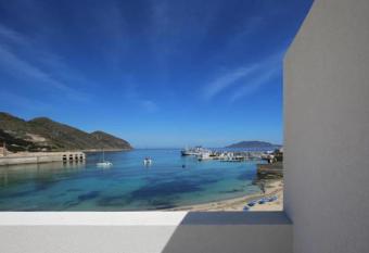 La Praya has Balcony rooms