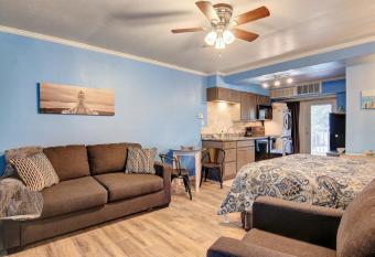 Anchor Resort II has Balcony rooms