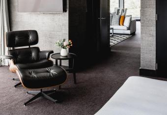 Bolton Hotel has Balcony rooms