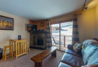 Gothic Getaway has Balcony rooms