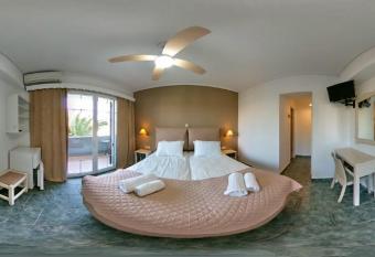 Blue Star 2 has Balcony rooms