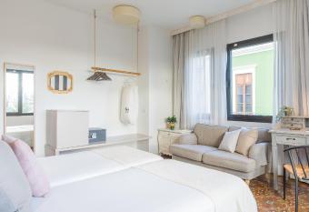 Bed and Chic allows 18 year olds to book a room