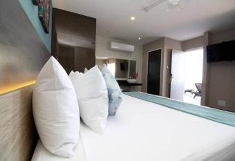 Attraction Hotel Deluxe has Balcony rooms