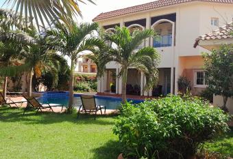 villa t  rangart saly allows 18 year olds to book a room