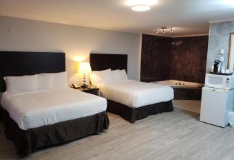 Regency Inn & Suites has rooms with a private hot tub