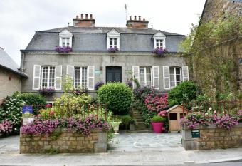 Chambres d H  tes l Hermine has Balcony rooms