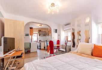 Studio-apartman Dejan has Balcony rooms