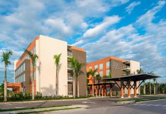 Four Points by Sheraton  allows 18 year olds to book a room