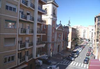 C  lfred Junto a Parque Gallarza has Balcony rooms