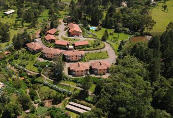 Hotel Bangal  s da Serra has rooms with a private hot tub