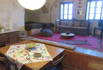 Old Traditional House in the Castle of Monenvasia has Balcony rooms