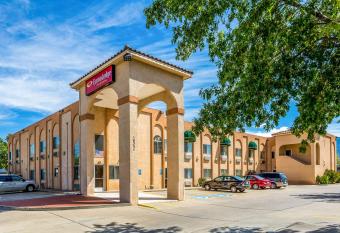Econo Lodge Inn and Suites Albuquerque East I-40 Eubank Exit has Smoking rooms