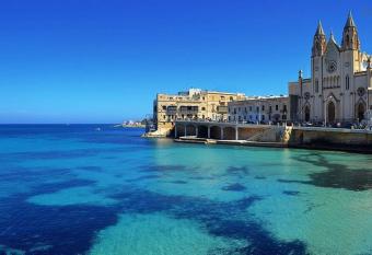 Modern Apartment in the Best Location, Perfect for Families allows 18 year olds to book a room